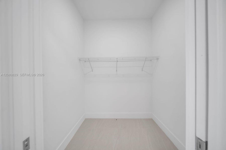 Spacious, unfurnished interior of a new home in , Lehigh Acres (Image 15).