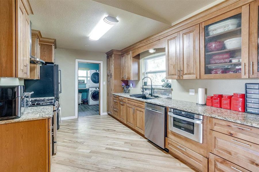 Kitchen with granite countertops & stainless appliances