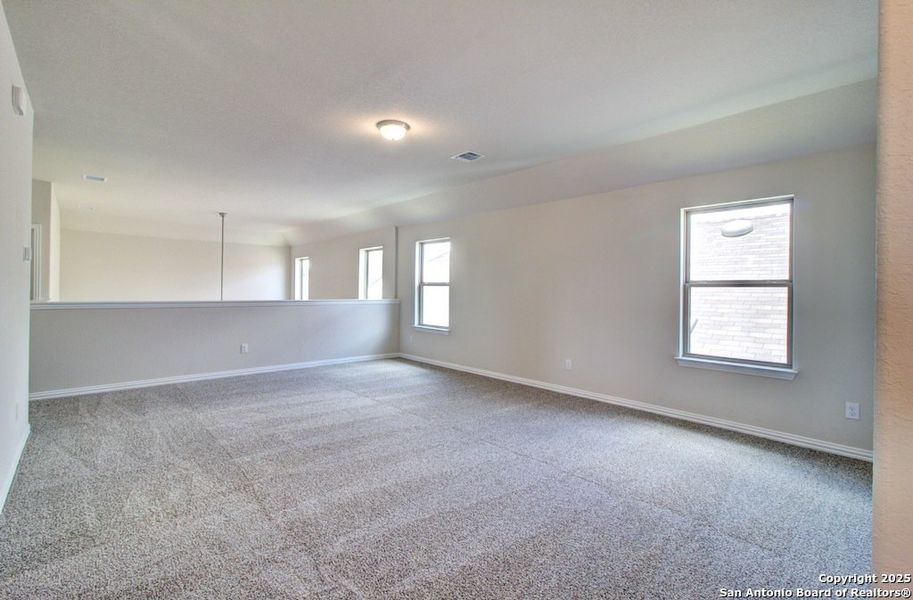 Spacious, unfurnished interior of a new home in Casinas at Gruene, New Braunfels (Image 14).