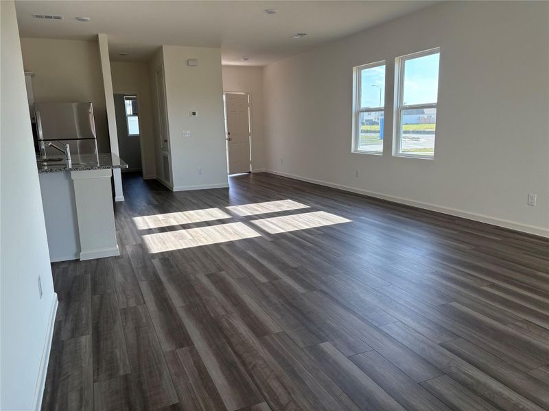 Spacious, unfurnished interior of a new home in Royal Pines, Porter (Image 12).