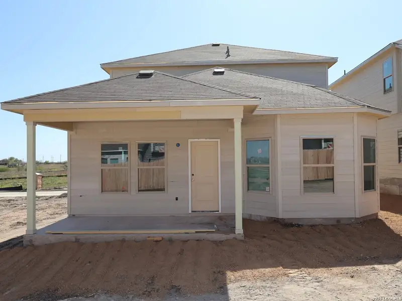 Exterior details and patio area of a home in Paloma Park, Converse (Image 3).