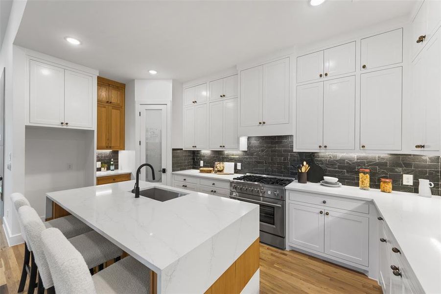 Furnished interior view inside a new home in , Dallas (Image 8).