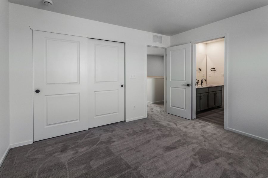 Spacious, unfurnished interior of a new home in Trailside, Timnath (Image 29).