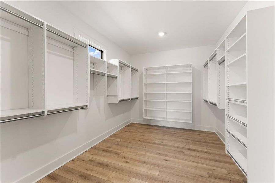 Spacious, unfurnished interior of a new home in , Gainesville (Image 35).