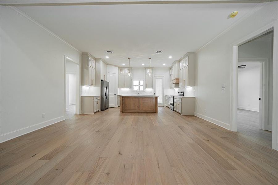 Spacious, unfurnished interior of a new home in , Athens (Image 19).