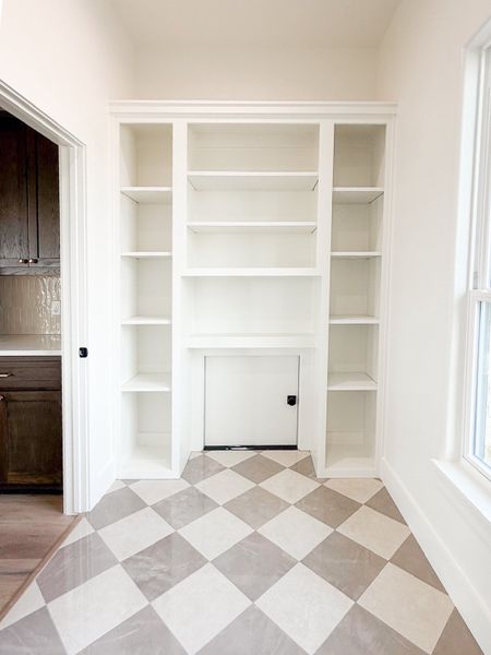 Spacious, unfurnished interior of a new home in Escalera Ranch 1833, Victoria (Image 14).