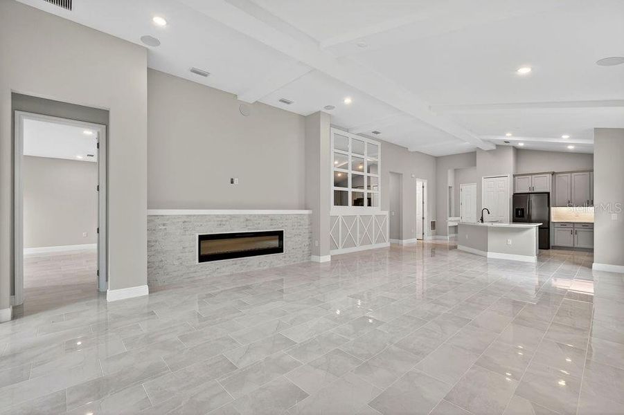 Spacious, unfurnished interior of a new home in , Mount Dora (Image 17).