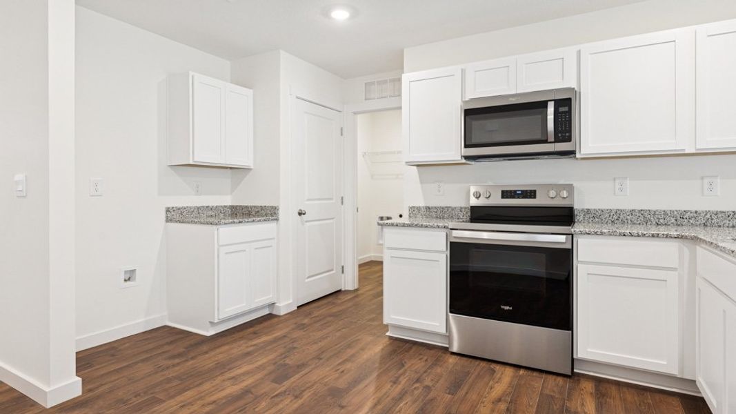 Furnished interior view inside a new home in Emory Creek, Harriman (Image 5).