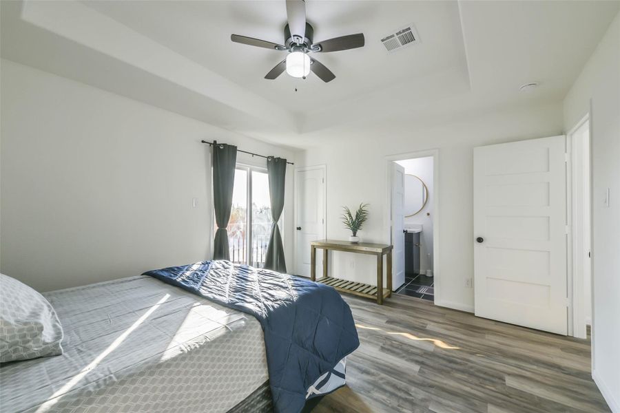 Furnished interior view inside a new home in , Baytown (Image 12).