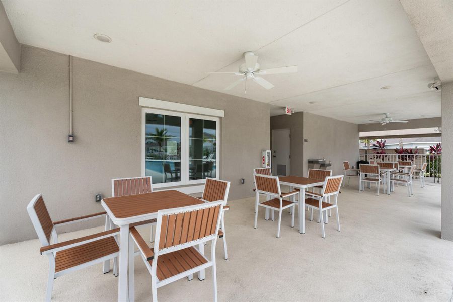 Exterior details and patio area of a home in , Fort Pierce (Image 4).