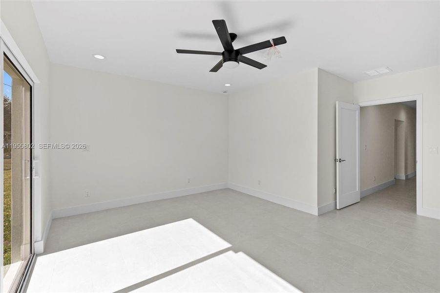 Spacious, unfurnished interior of a new home in , Port St. Lucie (Image 31).