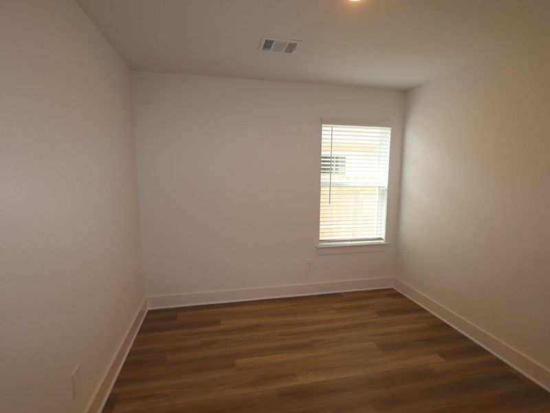 Spacious, unfurnished interior of a new home in Lone Star Landing, Montgomery (Image 14).