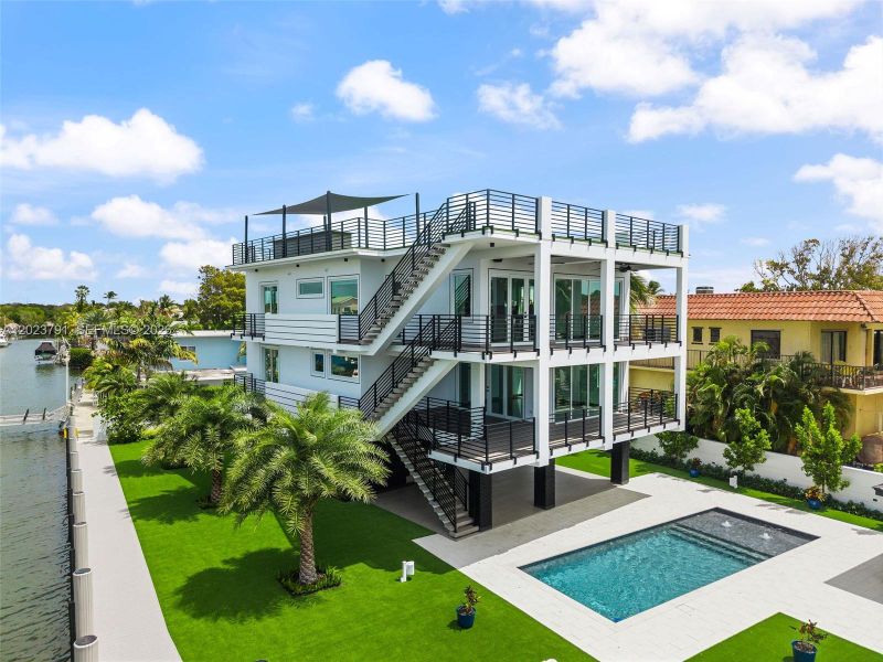 Condo located in Tavernier, FL showcasing its design and architecture (Image 59). Condo located in Tavernier, FL showcasing its design and architecture (Image 59).