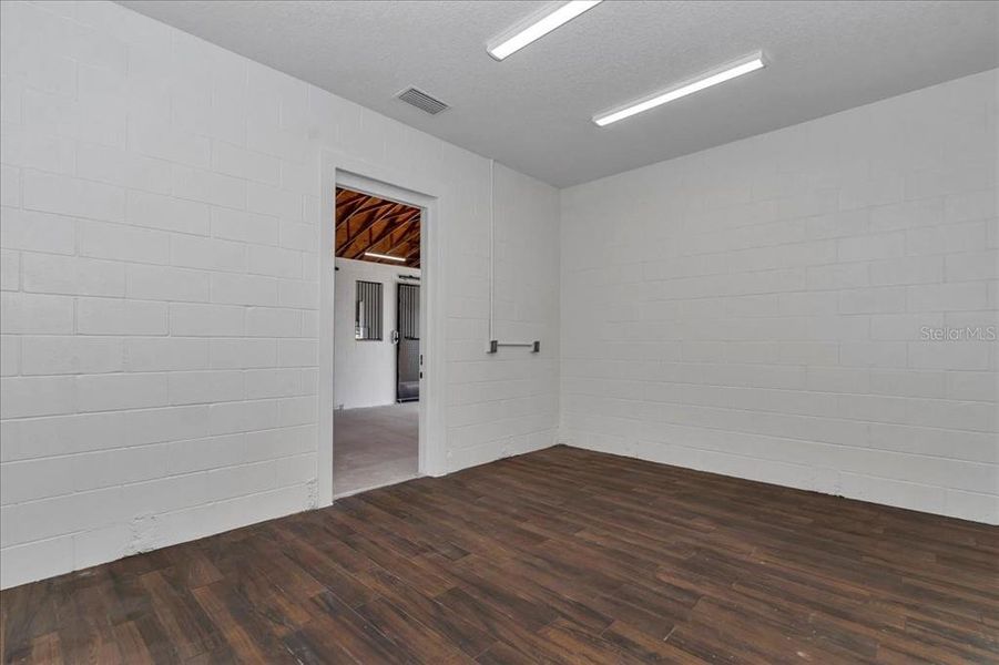 Spacious, unfurnished interior of a new home in , Citra (Image 20).