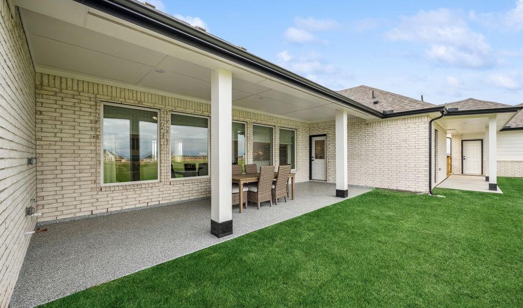 Spacious covered patio