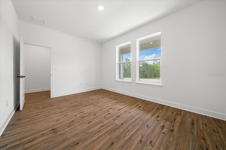 Spacious, unfurnished interior of a new home in , Weeki Wachee (Image 45).