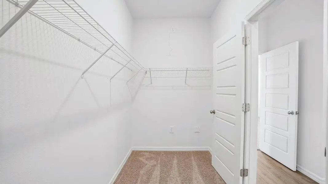 Spacious, unfurnished interior of a new home in Harmony at Lake Eloise, Winter Haven (Image 30).