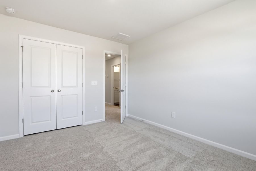 Spacious, unfurnished interior of a new home in Central Creek, Goose Creek (Image 22).