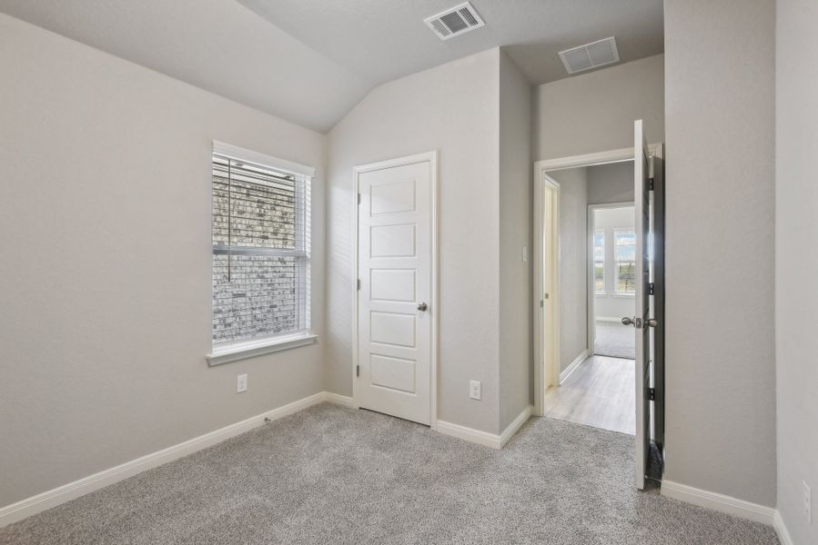 Spacious, unfurnished interior of a new home in Lexington Parke, Del Valle (Image 28).
