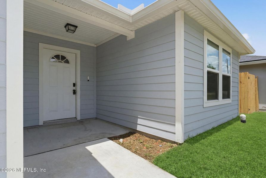 Exterior details and patio area of a home in , Jacksonville (Image 3).