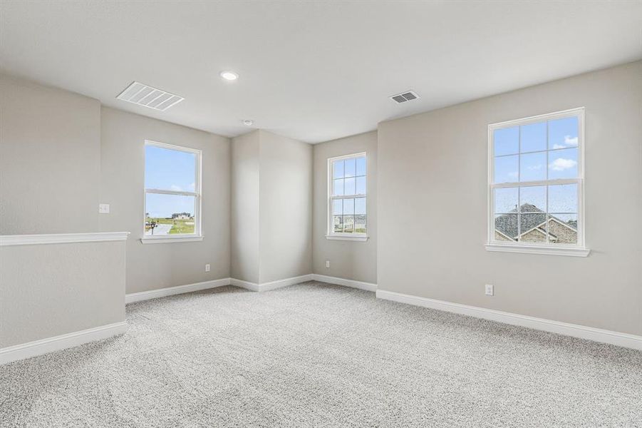Spacious, unfurnished interior of a new home in Venetian, Weston (Image 11).