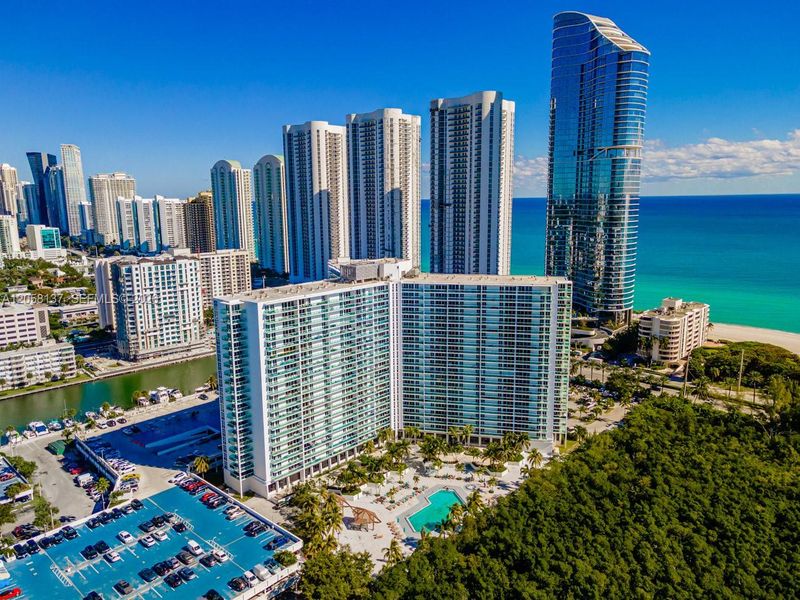 Condo located in Sunny Isles Beach, FL showcasing its design and architecture (Image 5).