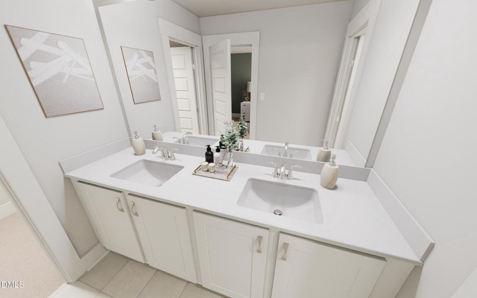 Main Bath - Classic Whte Bttn Dwn Interi