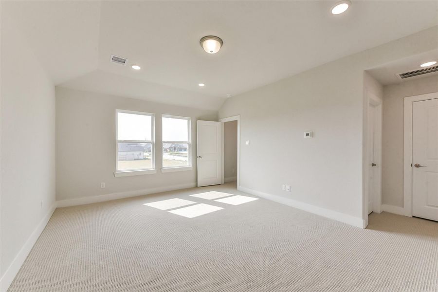Spacious, unfurnished interior of a new home in Lago Mar, Texas City (Image 29). Spacious, unfurnished interior of a new home in Lago Mar, Texas City (Image 29).