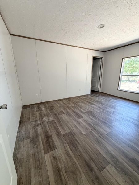 Spacious, unfurnished interior of a new home in , Round O (Image 3).