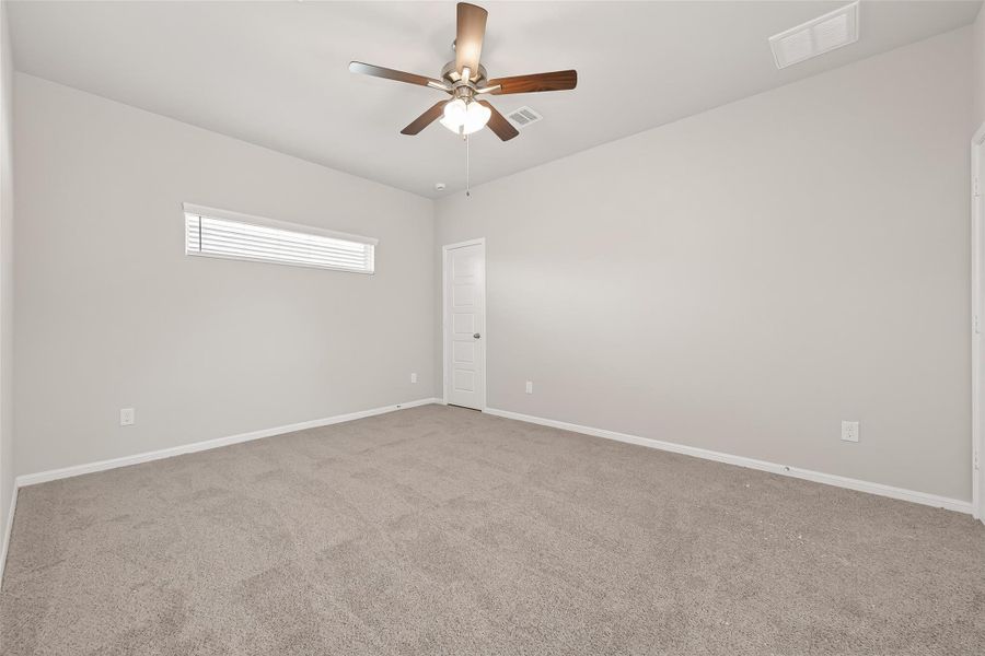 Spacious, unfurnished interior of a new home in Woodland Lakes, Huffman (Image 28).