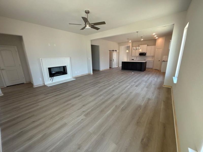 Spacious, unfurnished interior of a new home in Waterford Park, Weatherford (Image 7).