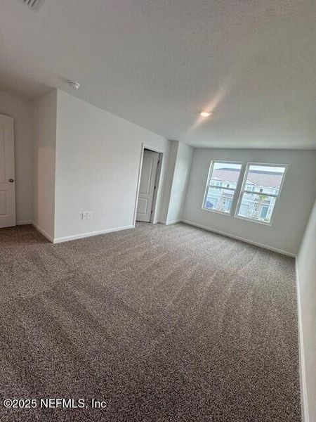 Spacious, unfurnished interior of a new home in The Landing, Middleburg (Image 20).