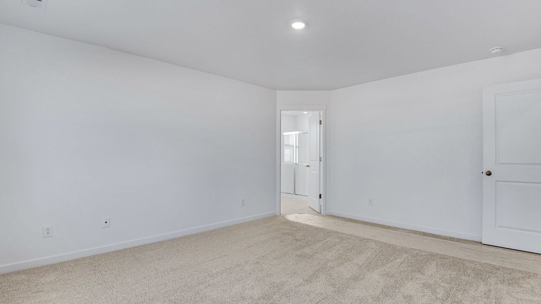 Spacious, unfurnished interior of a new home in Silver Peaks, Lochbuie (Image 30).