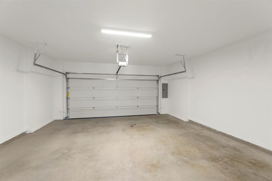 1827 Azalea_2282_Cypress II_Garage