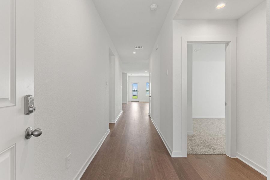 Spacious, unfurnished interior of a new home in Grand Cay Harbour, Texas City (Image 16). Spacious, unfurnished interior of a new home in Grand Cay Harbour, Texas City (Image 16).