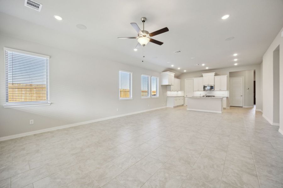 Spacious, unfurnished interior of a new home in Avondale, Fate (Image 23). Spacious, unfurnished interior of a new home in Avondale, Fate (Image 23).