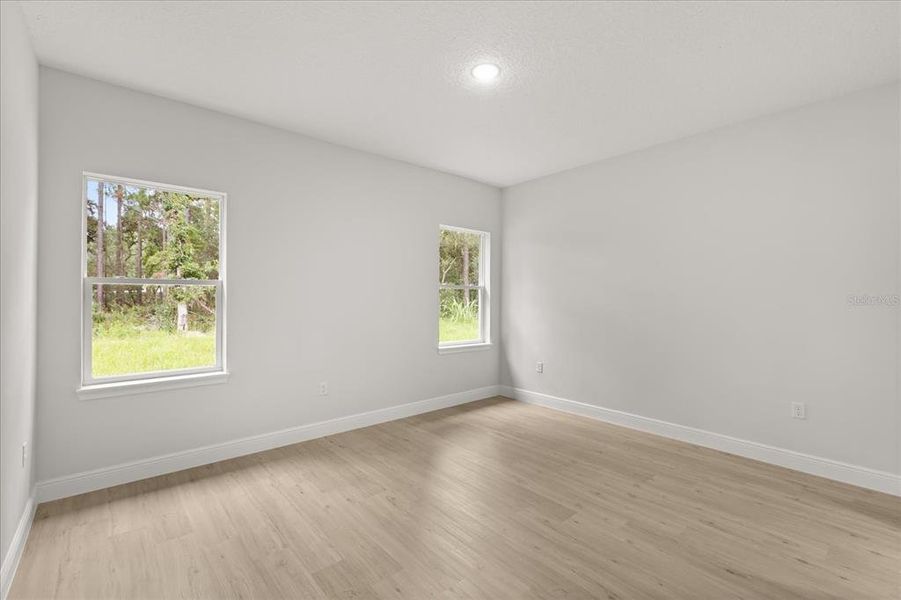 Spacious, unfurnished interior of a new home in , Ocala (Image 25).