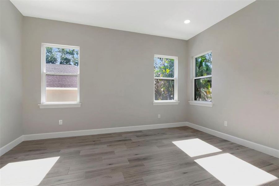Spacious, unfurnished interior of a new home in , Safety Harbor (Image 57).