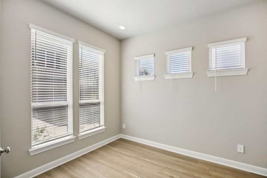 Spacious, unfurnished interior of a new home in Kemah Crossing - Luxe Series, Kemah (Image 29).