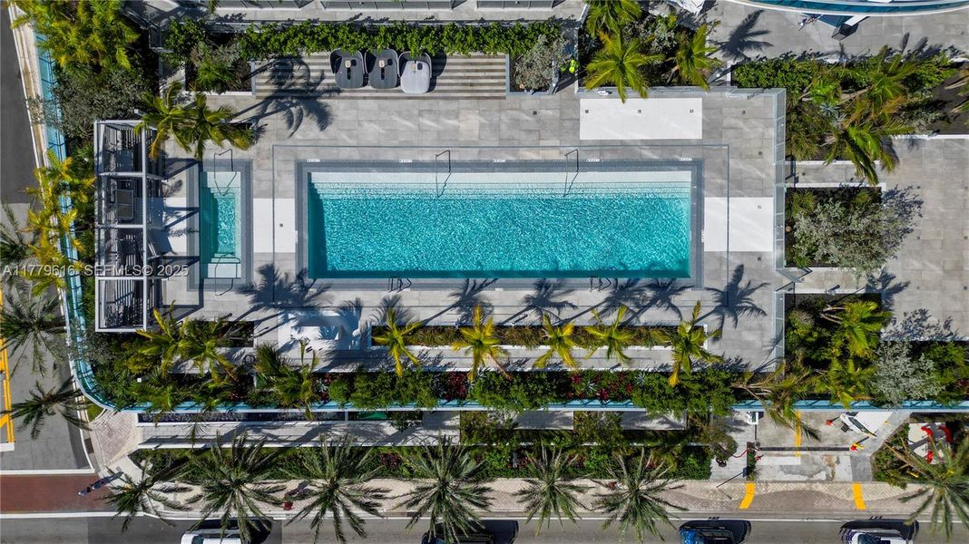 Community amenities in , Sunny Isles Beach (Image 12).