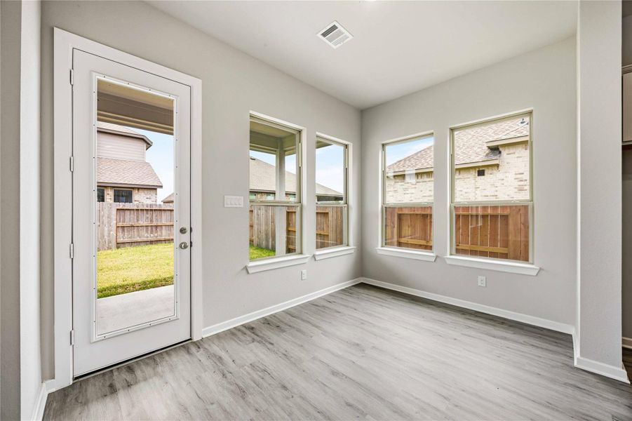 Spacious, unfurnished interior of a new home in Canterra Creek  60', Rosharon (Image 30).