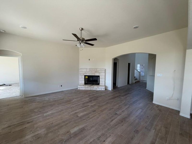 Spacious, unfurnished interior of a new home in Covenant Springs, Springtown (Image 6).