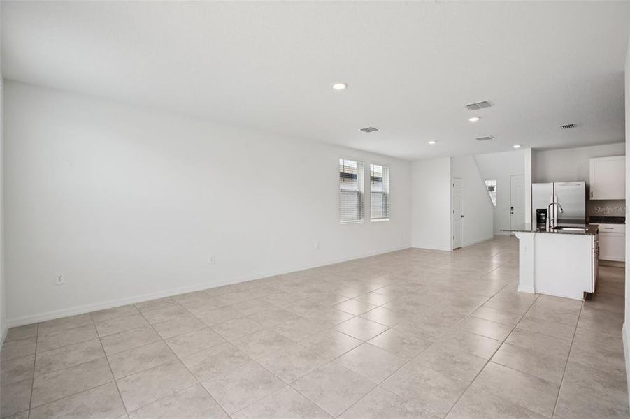 Spacious, unfurnished interior of a new home in Villamar - Classic Series, Winter Haven (Image 28).