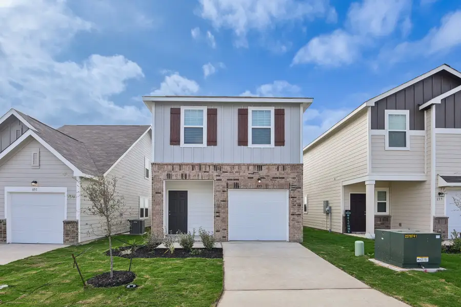Representative exterior details of a home built from the Ross by Starlight Homes in The Wilder, Adkins (Image 1). Representative exterior details of a home built from the Ross by Starlight Homes in The Wilder, Adkins (Image 1).