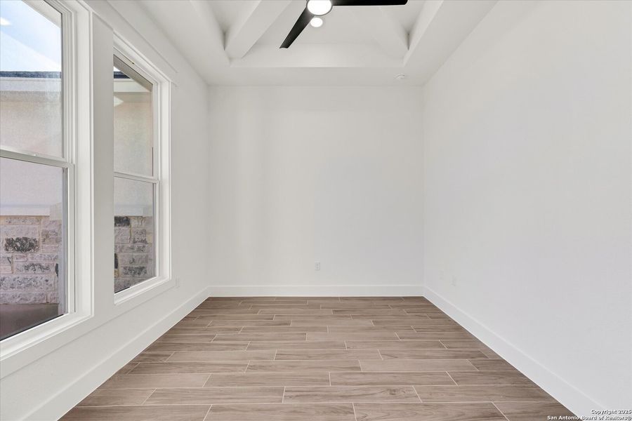Spacious, unfurnished interior of a new home in , La Vernia (Image 26).
