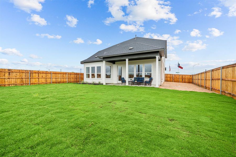 Exterior details and patio area of a home in Barksdale, Leander (Image 4).