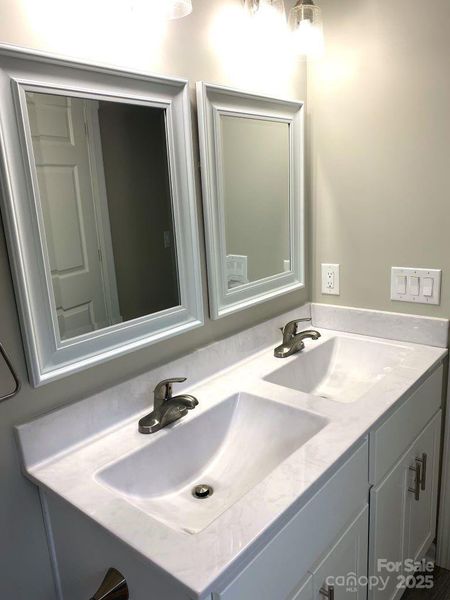 DUAL SINKS PRIMARY BATHROOM