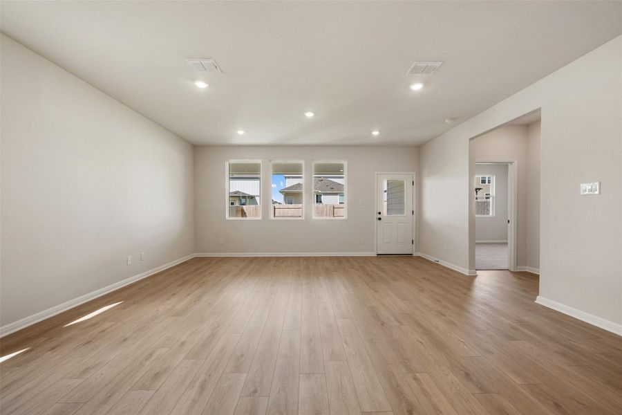 Spacious, unfurnished interior of a new home in Patterson Ranch, Georgetown (Image 31).