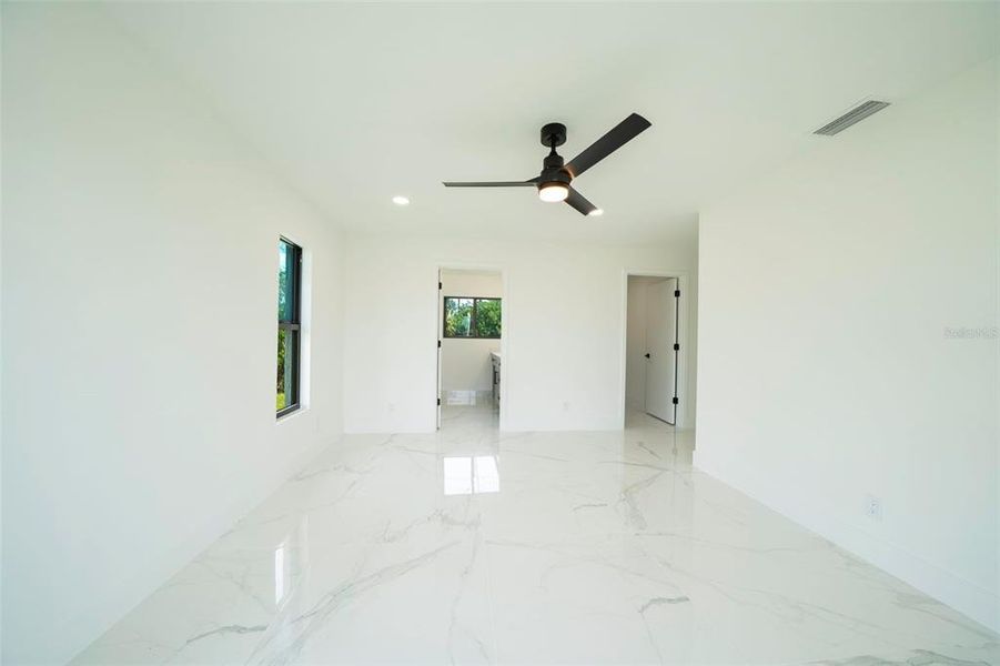 Spacious, unfurnished interior of a new home in , Punta Gorda (Image 29).