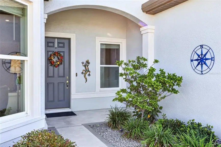 Exterior details and patio area of a home in , Ocala (Image 4).